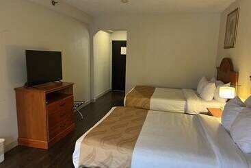 ホテル Quality Suites Altavista   Lynchburg South