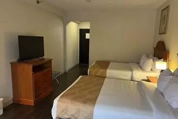 ホテル Quality Suites Altavista   Lynchburg South