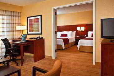 هتل Courtyard By Marriott Fayetteville