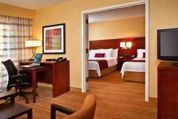هتل Courtyard By Marriott Fayetteville