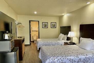 فندق على الطريق Travelers Inn Elizabeth City