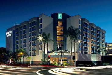 בית מלון כפרי Embassy Suites By Hilton Los Angeles International Airport North