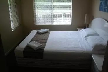 Budds Beach Apartments