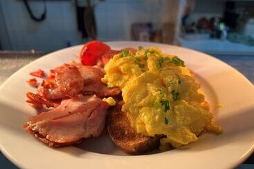 Riverbank Park Motel