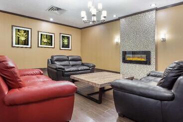 Hotel Ramada By Wyndham Timmins