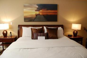 هتل Rosellen Suites At Stanley Park