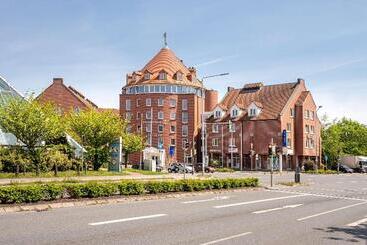 Отель Golden Tulip Luebecker Hof