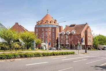 Отель Golden Tulip Luebecker Hof