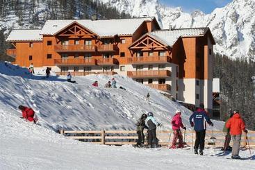 Отель Les Gentianes