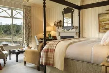 Отель Ballynahinch Castle