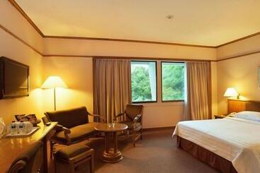 ホテル Elmi Surabaya