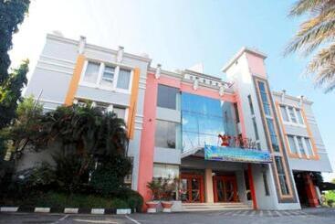 Szálloda Horison Plaza Tegal