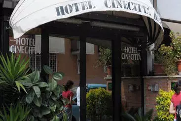 Отель Cinecittà