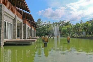 Hotel Grand Mega Resort And Spa Cepu
