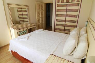 شقة فندقية Cicek Apart