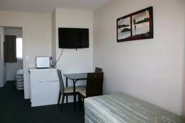 88 Wallace Court Motel