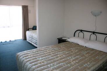 88 Wallace Court Motel