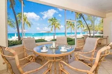 Turistihuoneistot The Colonial Club, Oceanfront Condos