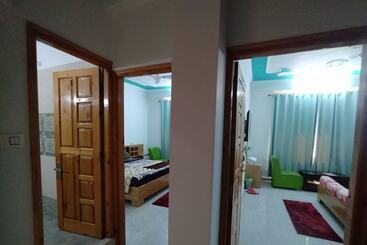 בית מלון כפרי Sarla Regency