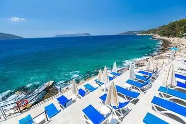 Sardunya Otel Arka Bi̇na