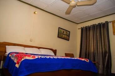 Hotel Ademola Hearts