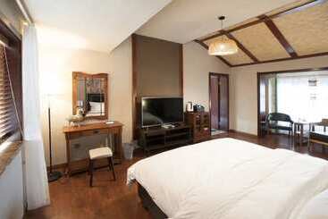 Bed and Breakfast Lijiang Old Town Xishu Inn