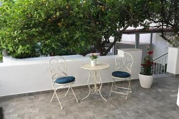 游客公寓 Dina's House