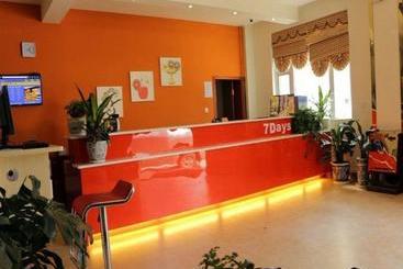Hotel 7 Days Inn