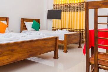 בית מלון כפרי Crown Plaza Katunayake