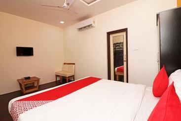 هتل Oyo 18966 Canal Inn