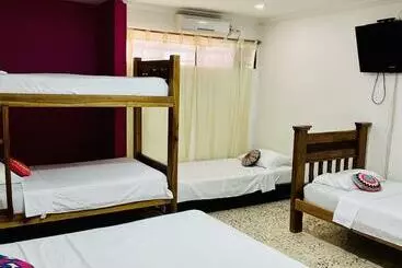 ユースホステル Hostal Liwa Kashi