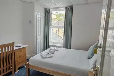 Pensió Cardigan And Celtic Bay Guest House