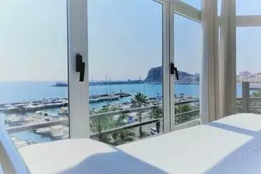 Albergue Club Náutico De águilas