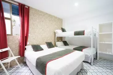 Hôtel (catégorie 1/2 *) Pensión Riad Mediterraneo