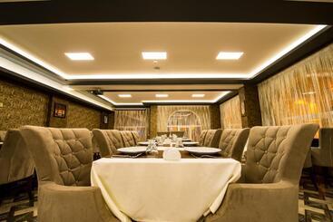 Kars I Si̇ri̇n Otel