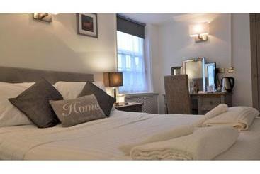 בית מלון כפרי Hare & Hounds