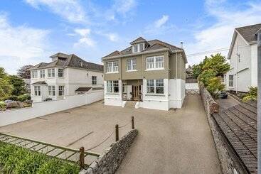 بنسيون Falmouth Bay