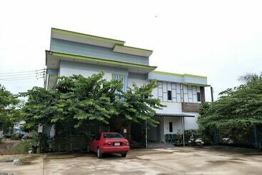 فندق Ausgust Riverside Resort