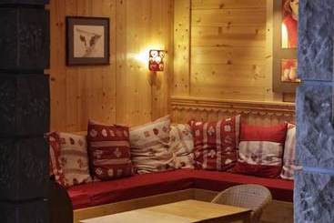 ツーリストアパートメント Chalet Le Loup Blanc