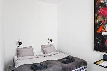 فندق Eight Rooms