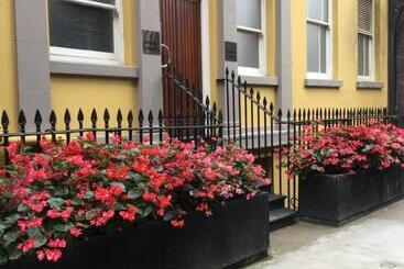 آپارتمان‌های توریست‌ها The Castle Collection   3 Union Court