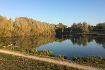 Aamiaismajoitus (B&B) Au Levrier De Chessy