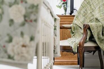 Bed and Breakfast Lee House