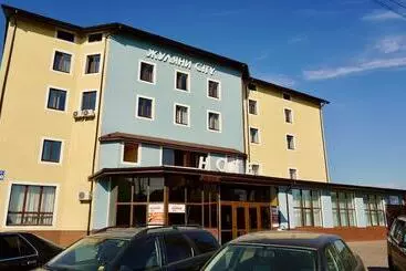 Retkeilymaja & Restaurant Zhuliany City