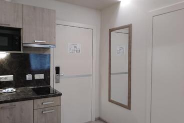 هتل آپارتمان Arena Summit Apart