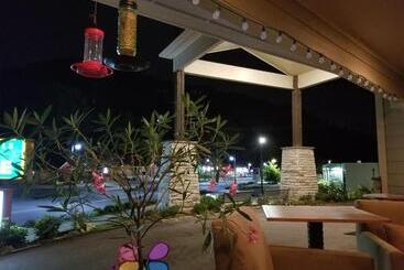 فندق Rolling Hills Lodge