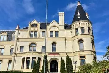 Hotelli Manresa Castle