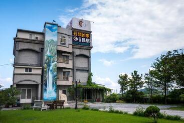 تختخواب و صبحانه Suto House