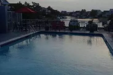Fenwick Islander Motel
