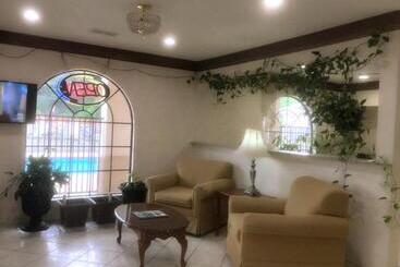 مُتل Majestic Inn